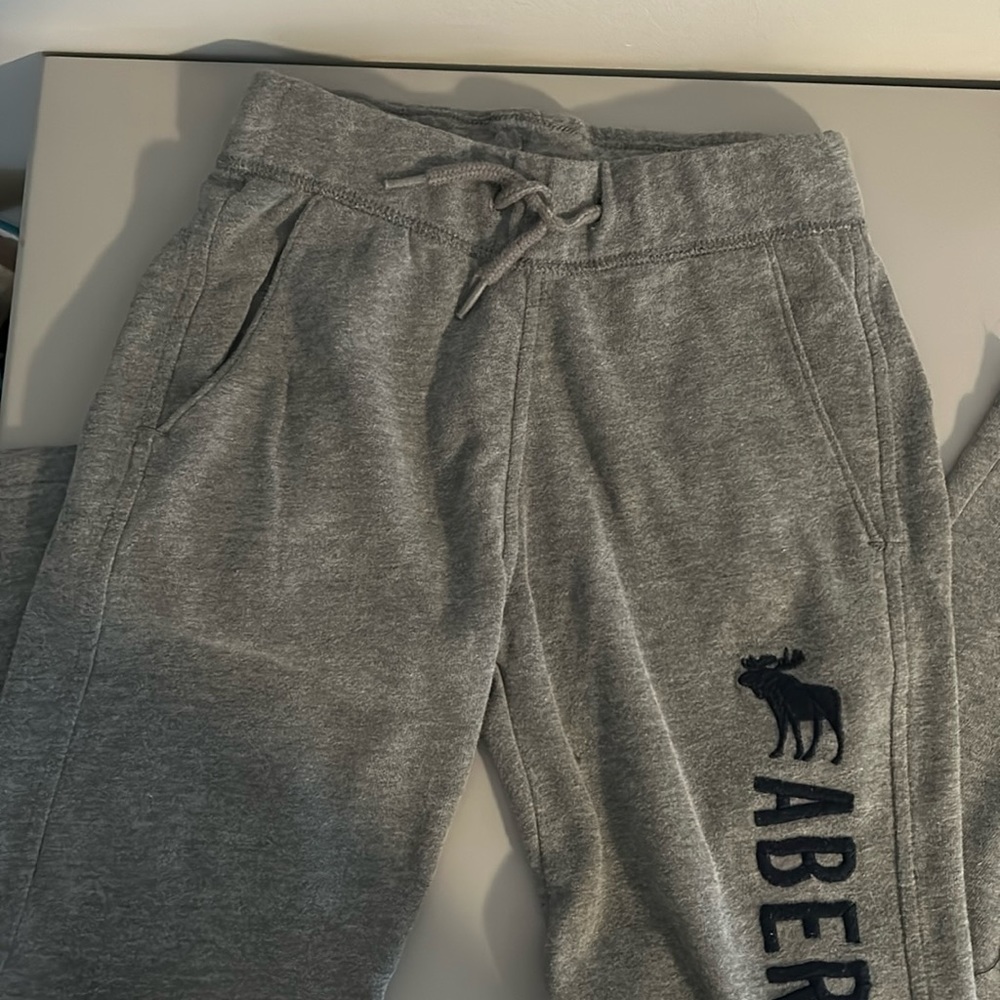 Abercrombie kids Boys sweatpants size 7-8